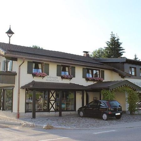 Gaestehaus Sattlerhof ベルナウ・アム・キームゼー エクステリア 写真