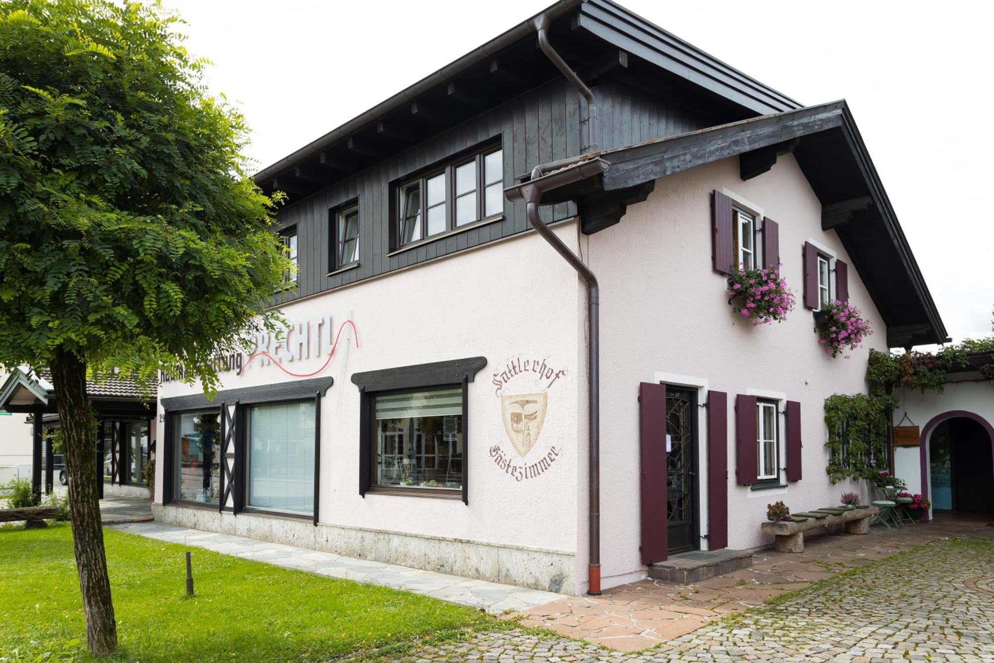 Gaestehaus Sattlerhof ベルナウ・アム・キームゼー エクステリア 写真